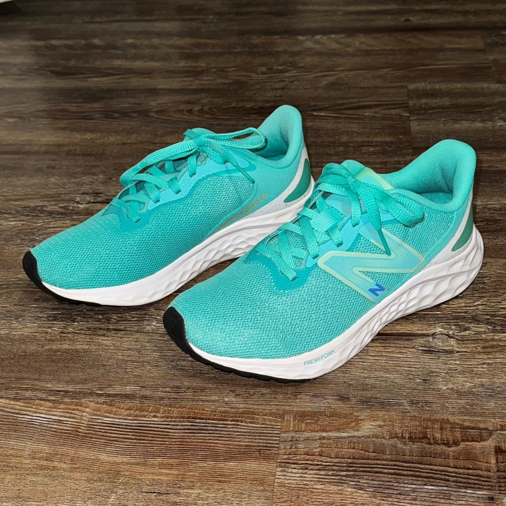 New Balance Tiffany Blue ~ turquoise 7.5